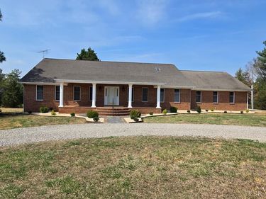 375 Schoolhouse Road, Farmville, VA 23901
