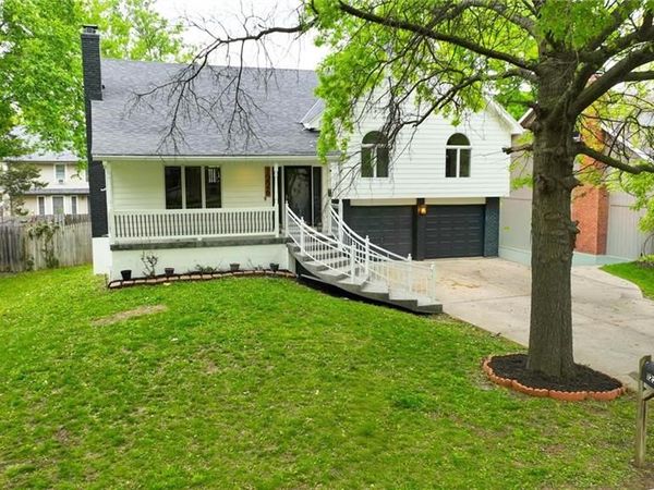 1226 E Jamestown Drive, Olathe, KS 66062