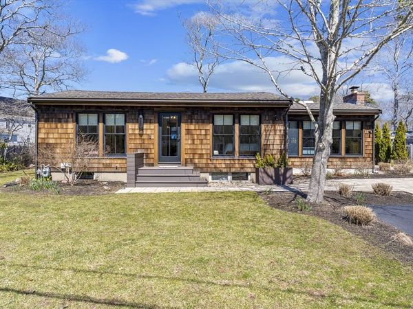 10 Knollwood Dr, Falmouth, MA 02536