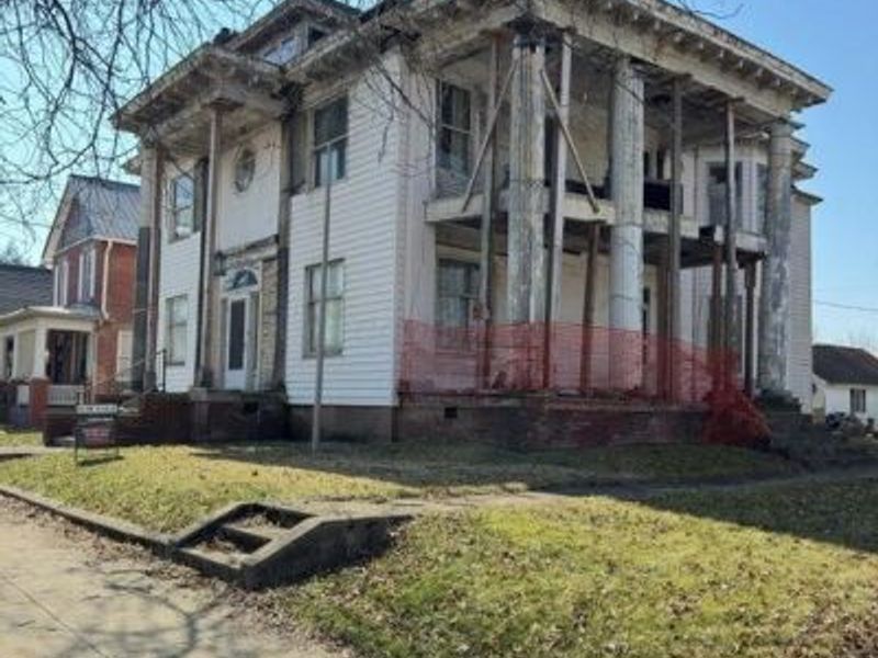 615 S Court Street , Circleville, OH 43113 Photo 2