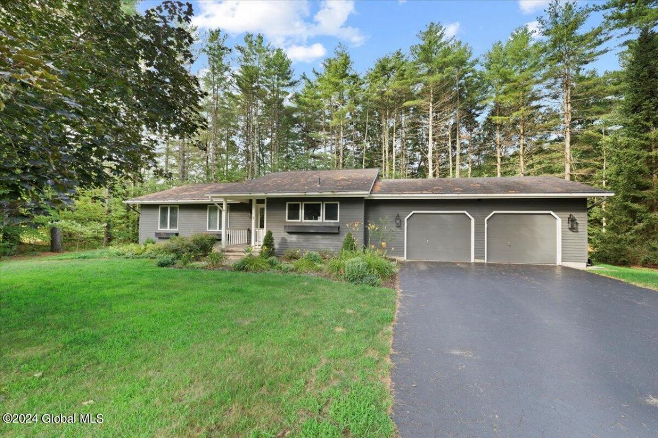 1 Foxhound Run, Saratoga Springs, NY 12866 Main Photo