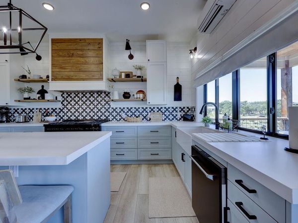 22516 Felicia DR, Spicewood, TX 78669