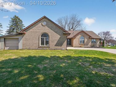 16147 Silvercrest Drive, Fenton Twp, MI 48430