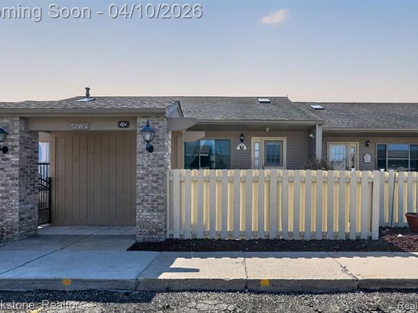 62401 Raleigh Court, South Lyon, MI 48178