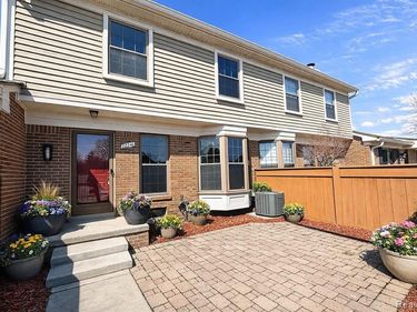 22211 Pondview , Novi, MI 48375