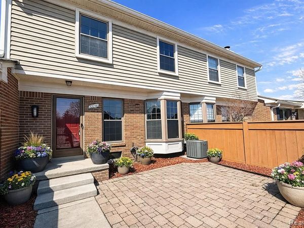 22211 Pondview, Novi, MI 48375