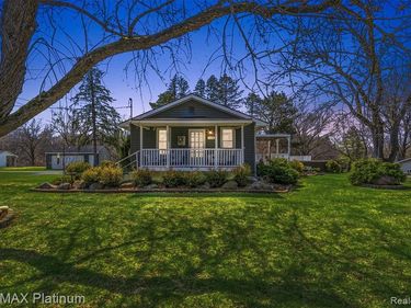 11124 White Lake Road , Tyrone Twp, MI 48430