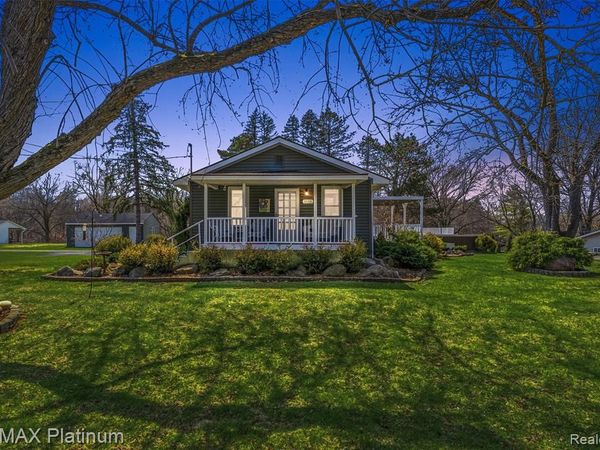 11124 White Lake Road, Tyrone Twp, MI 48430