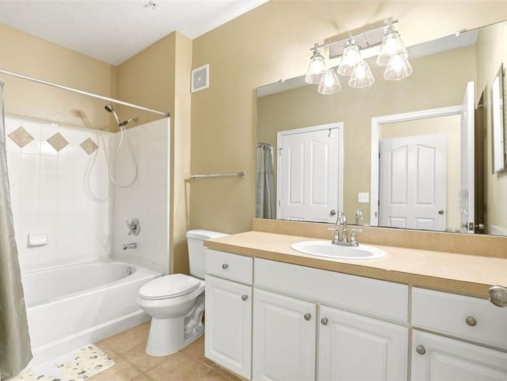 6010 Newport Lane, Unit 103, Orlando, FL 32821