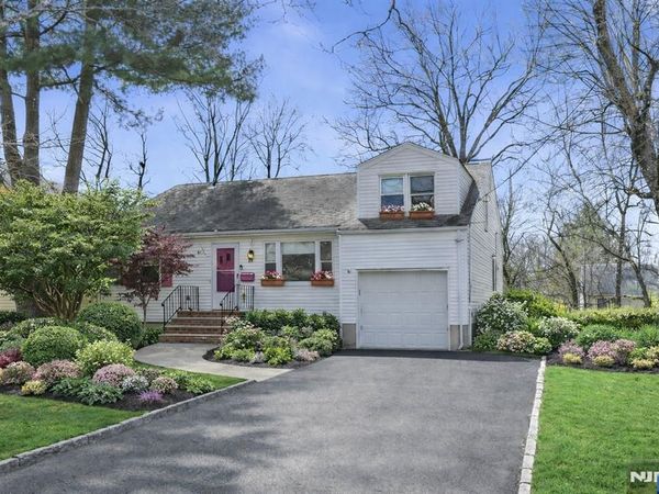 25 Hillside Terrace, LIVINGSTON, NJ 07039