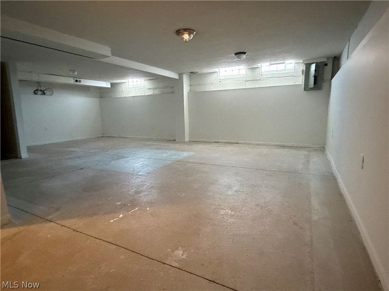 4027 Crest Drive , Cleveland, OH 44109 Photo 8