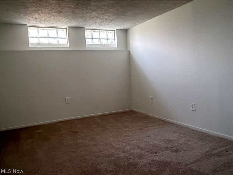 4027 Crest Drive , Cleveland, OH 44109 Photo 9