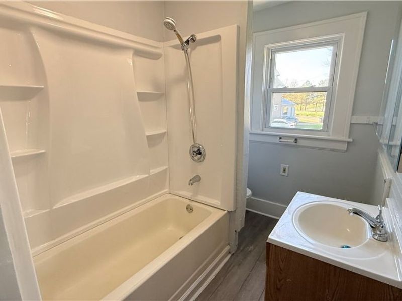 1432 League Street , Akron, OH 44305 Photo 17