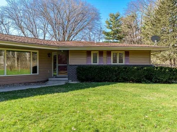 1920 Yale Bridge Road , South Beloit, IL 61080