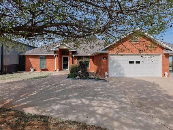 1024 N Marion Avenue, Hinton, OK 73047