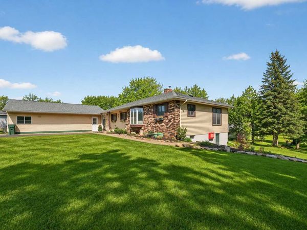 409 1st Street SE, Hinckley, MN 55037