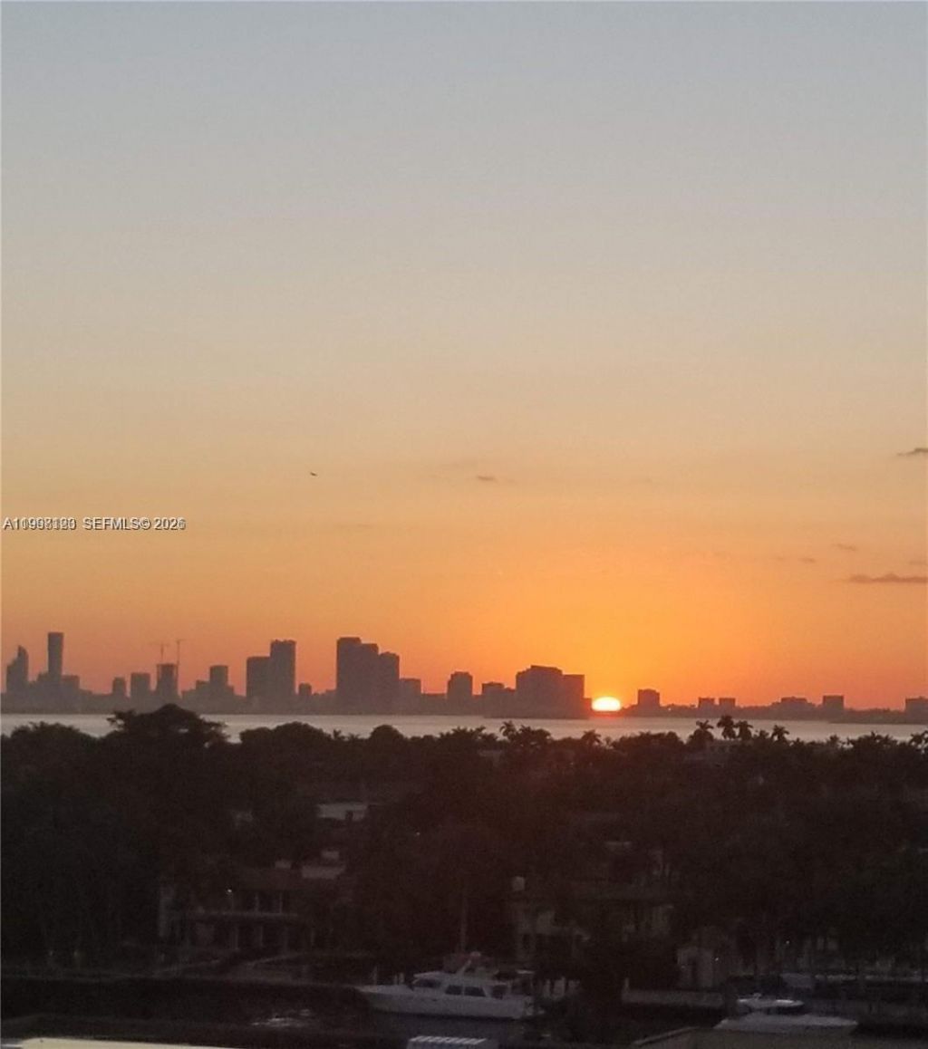 5825 Collins Ave , Unit 9B, Miami Beach, FL 33140 Photo