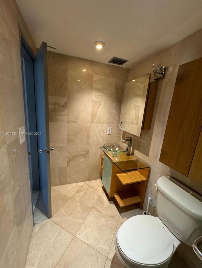 5825 Collins Ave , Unit 9B, Miami Beach, FL 33140 Photo