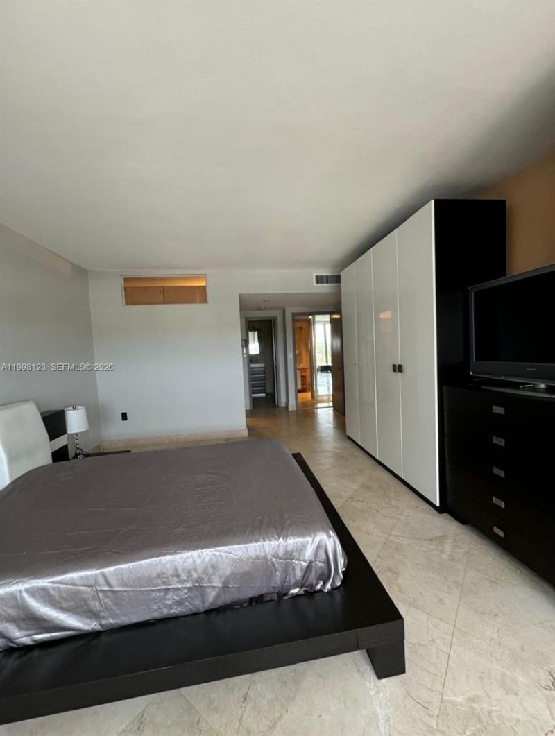 5825 Collins Ave , Unit 9B, Miami Beach, FL 33140 Photo