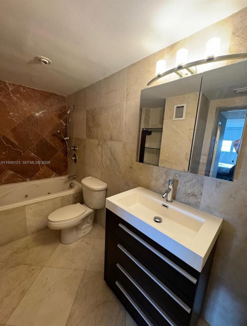 5825 Collins Ave , Unit 9B, Miami Beach, FL 33140 Photo