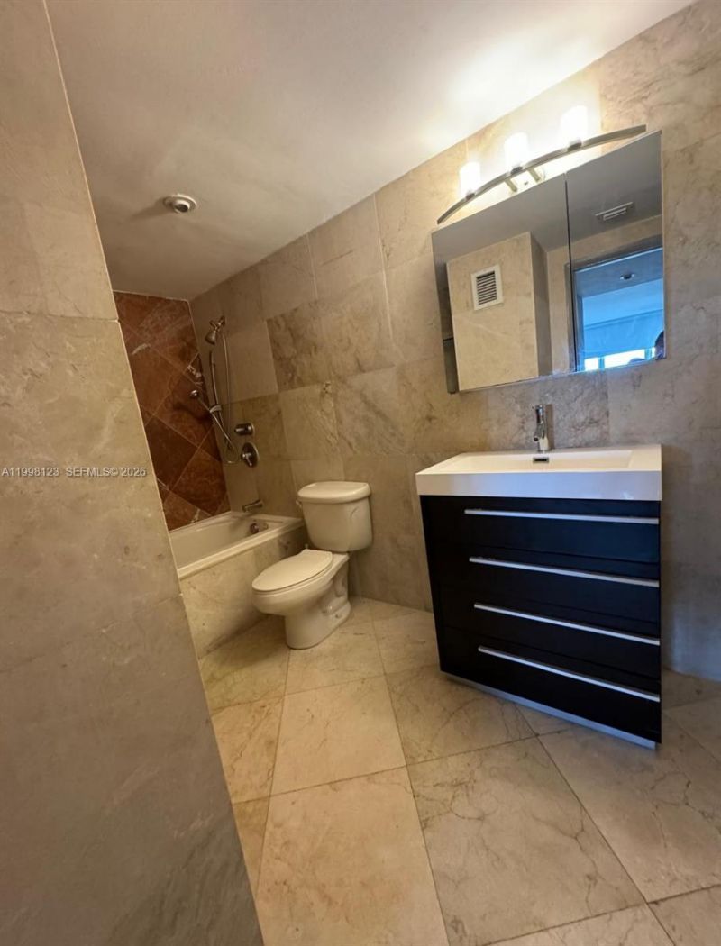 5825 Collins Ave , Unit 9B, Miami Beach, FL 33140 Photo