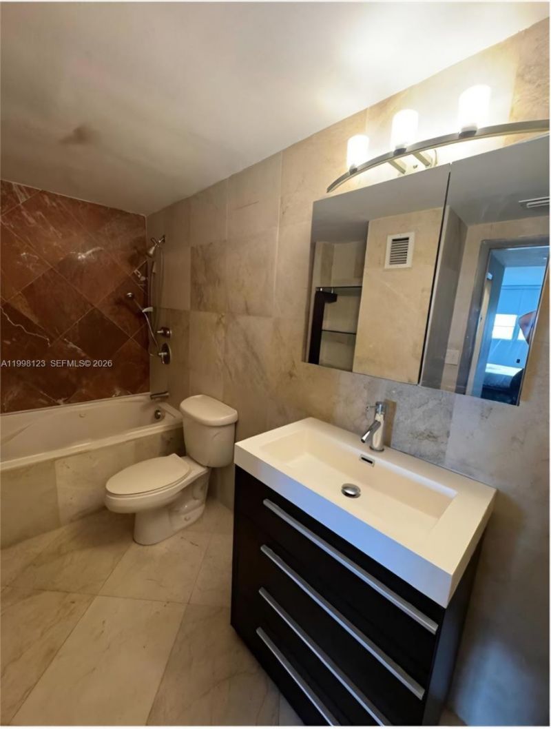 5825 Collins Ave , Unit 9B, Miami Beach, FL 33140 Photo