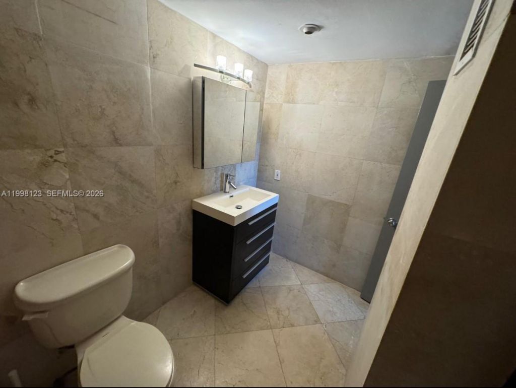 5825 Collins Ave , Unit 9B, Miami Beach, FL 33140 Photo
