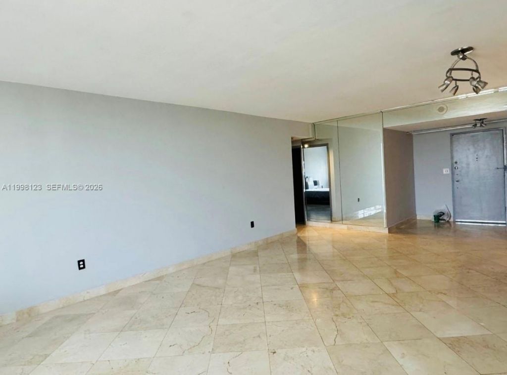 5825 Collins Ave , Unit 9B, Miami Beach, FL 33140 Photo