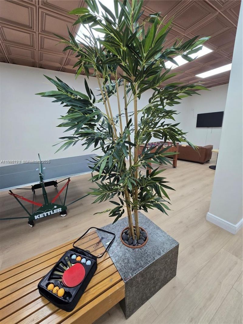 5825 Collins Ave , Unit 9B, Miami Beach, FL 33140 Photo