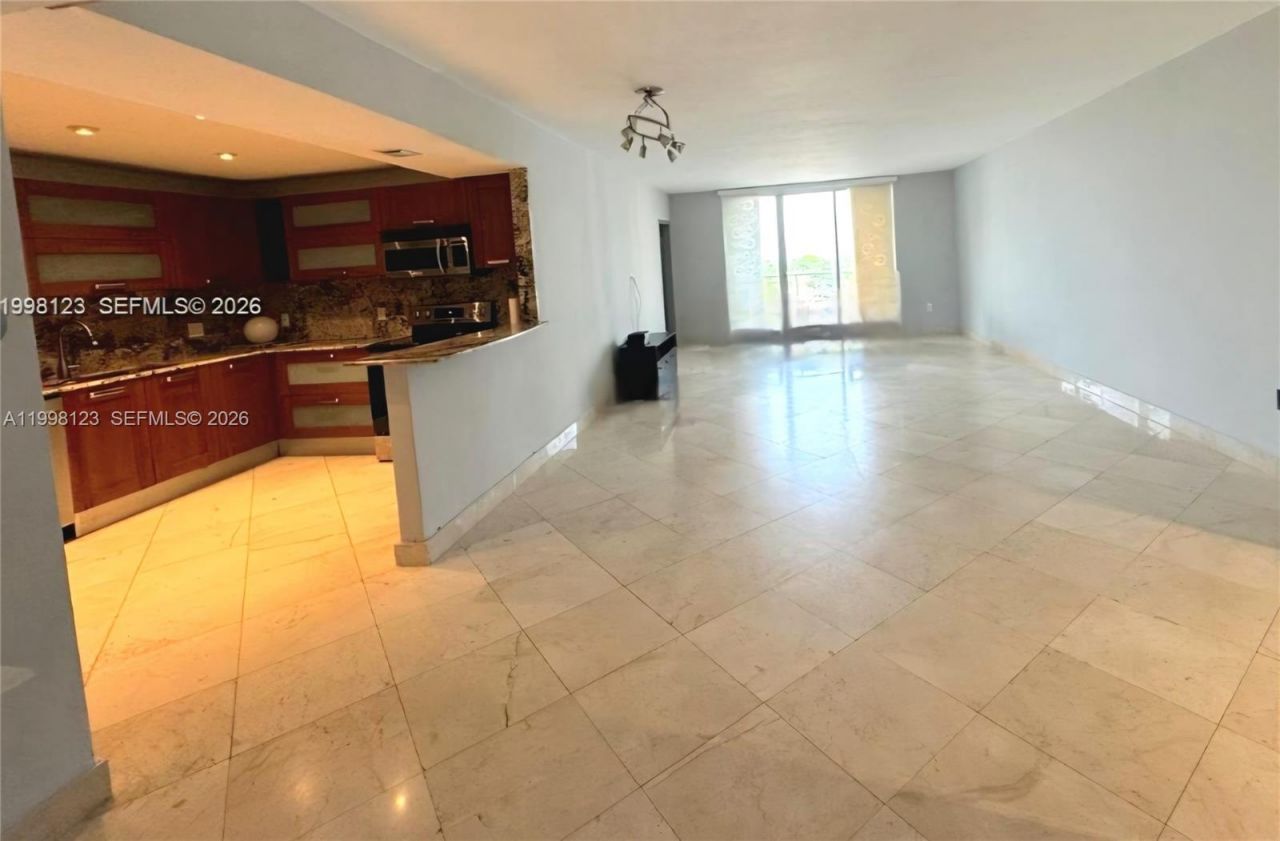 5825 Collins Ave , Unit 9B, Miami Beach, FL 33140 Photo