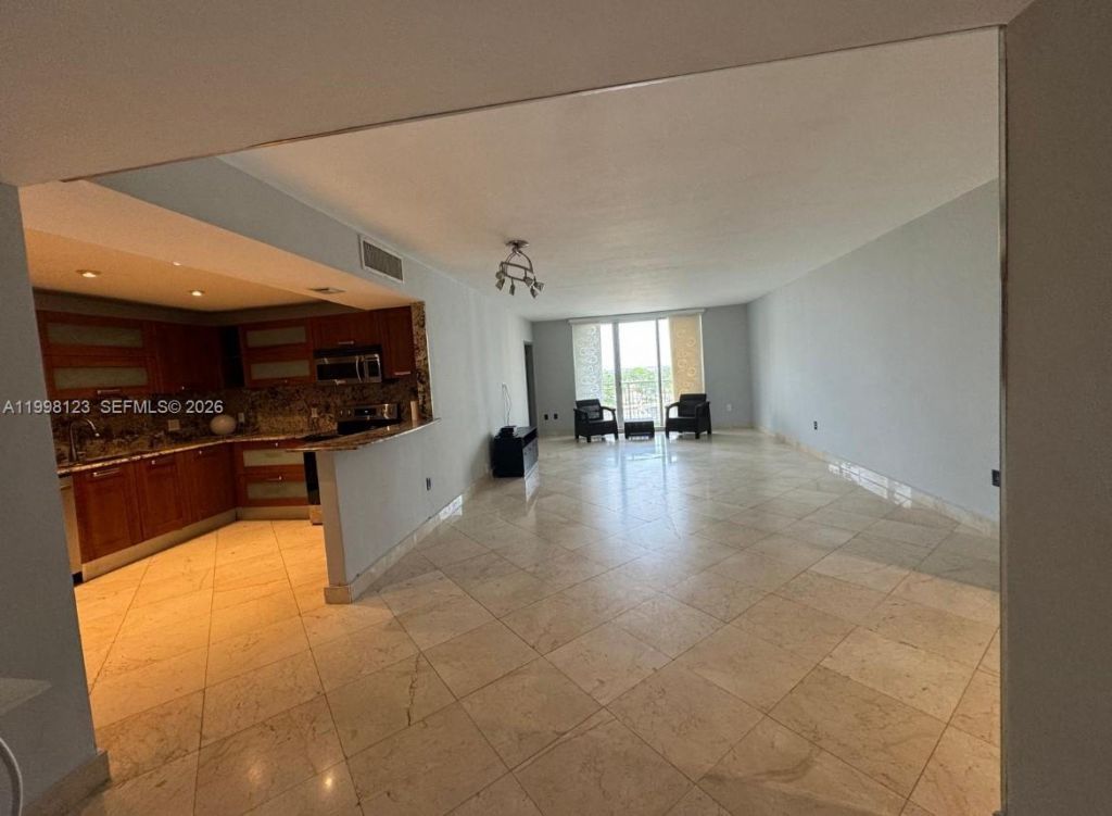 5825 Collins Ave , Unit 9B, Miami Beach, FL 33140 Photo