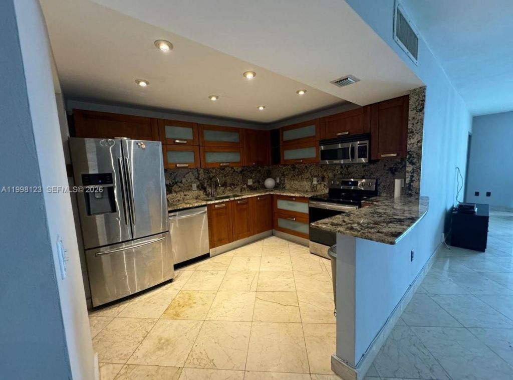 5825 Collins Ave , Unit 9B, Miami Beach, FL 33140 Photo