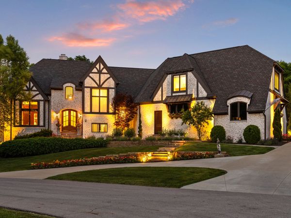 2 Woodard Bluff, Zionsville, IN 46077