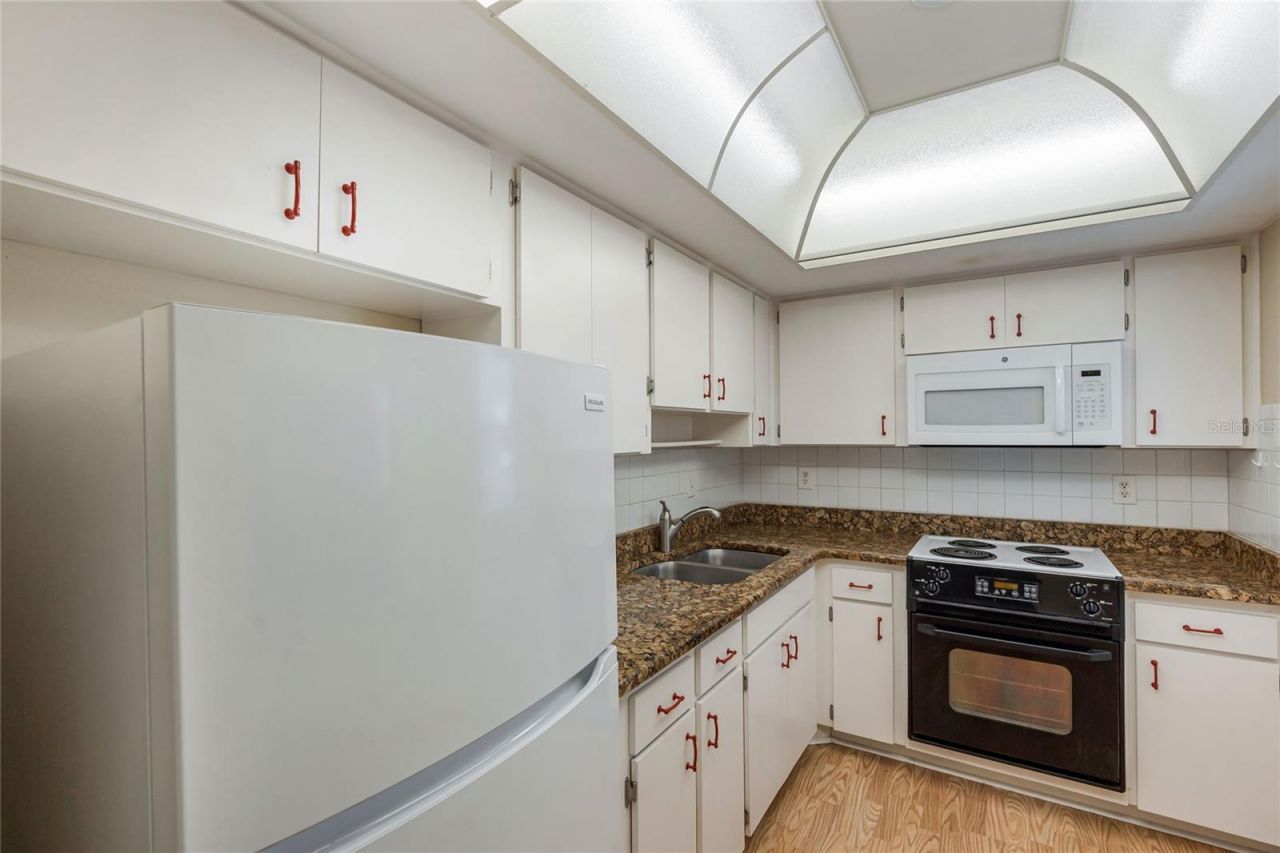 5972 Hibiscus Drive , Unit 207, Bradenton, FL 34207 Photo