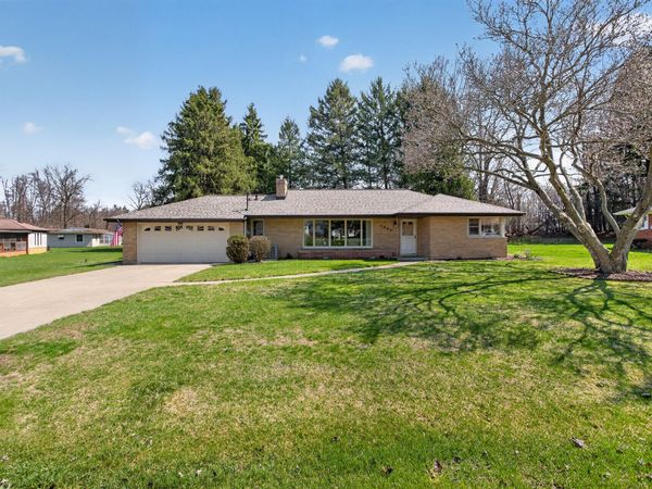 1097 Westfield Drive, Jackson, MI 49203