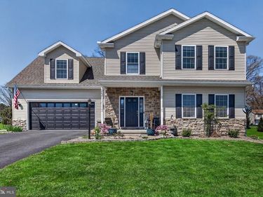 25 THOROUGHBRED DRIVE, YORK HAVEN, PA 17370