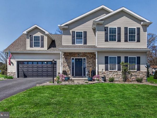 25 THOROUGHBRED DRIVE, YORK HAVEN, PA 17370