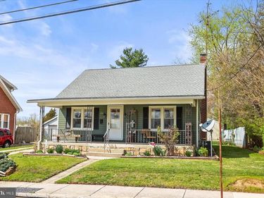 318 W HIGH STREET, NEW OXFORD, PA 17350