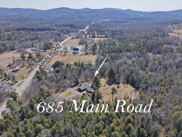 685 Main Road, Holden, ME 04429