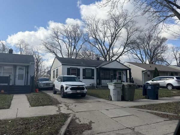 2927 W Carmen AVENUE, Milwaukee, WI 53209