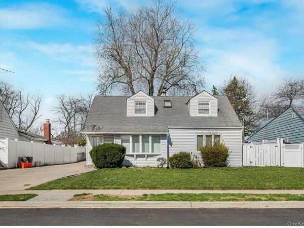 758 Wyngate Drive E, Valley Stream, NY 11580