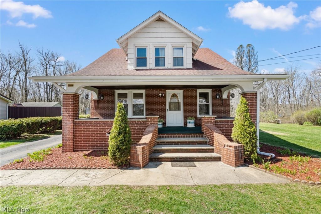 8009 Waynesburg Drive SE, Waynesburg, OH 44688