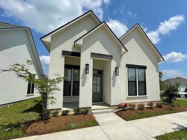 9905 Stonewater Dr, Central, LA 70818