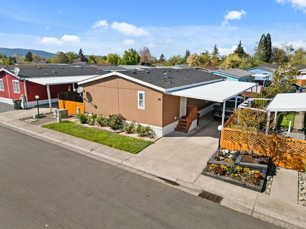 1570 S Peach Street, Unit SPC 49, Medford, OR 97501