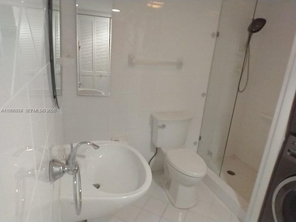 6039 Collins Ave , Unit 407, Miami Beach, FL 33140 Photo