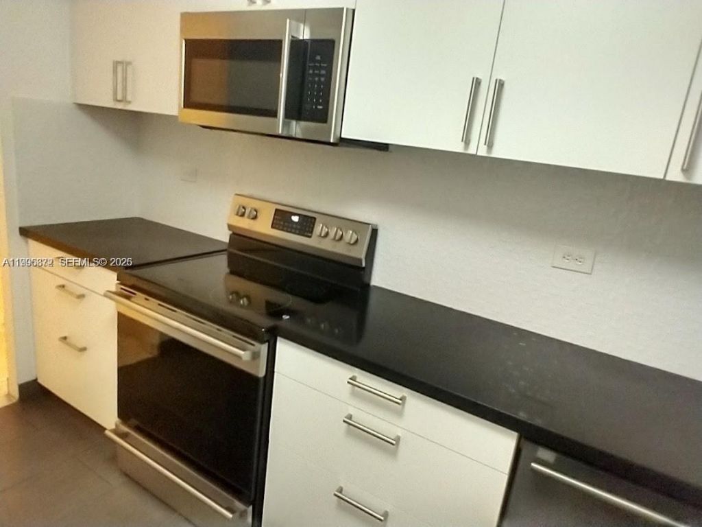 6039 Collins Ave , Unit 407, Miami Beach, FL 33140 Photo