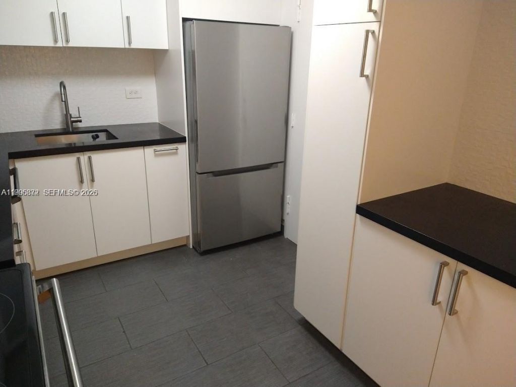 6039 Collins Ave , Unit 407, Miami Beach, FL 33140 Photo