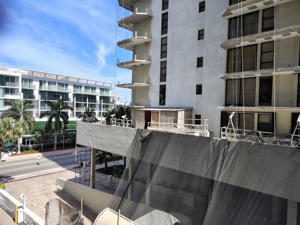 6039 Collins Ave, Unit 407, Miami Beach, FL 33140 Photo