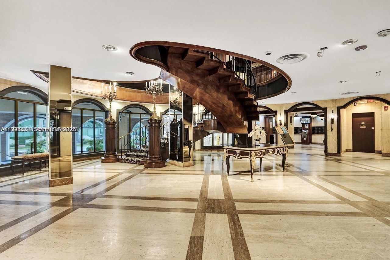 6039 Collins Ave , Unit 407, Miami Beach, FL 33140 Photo