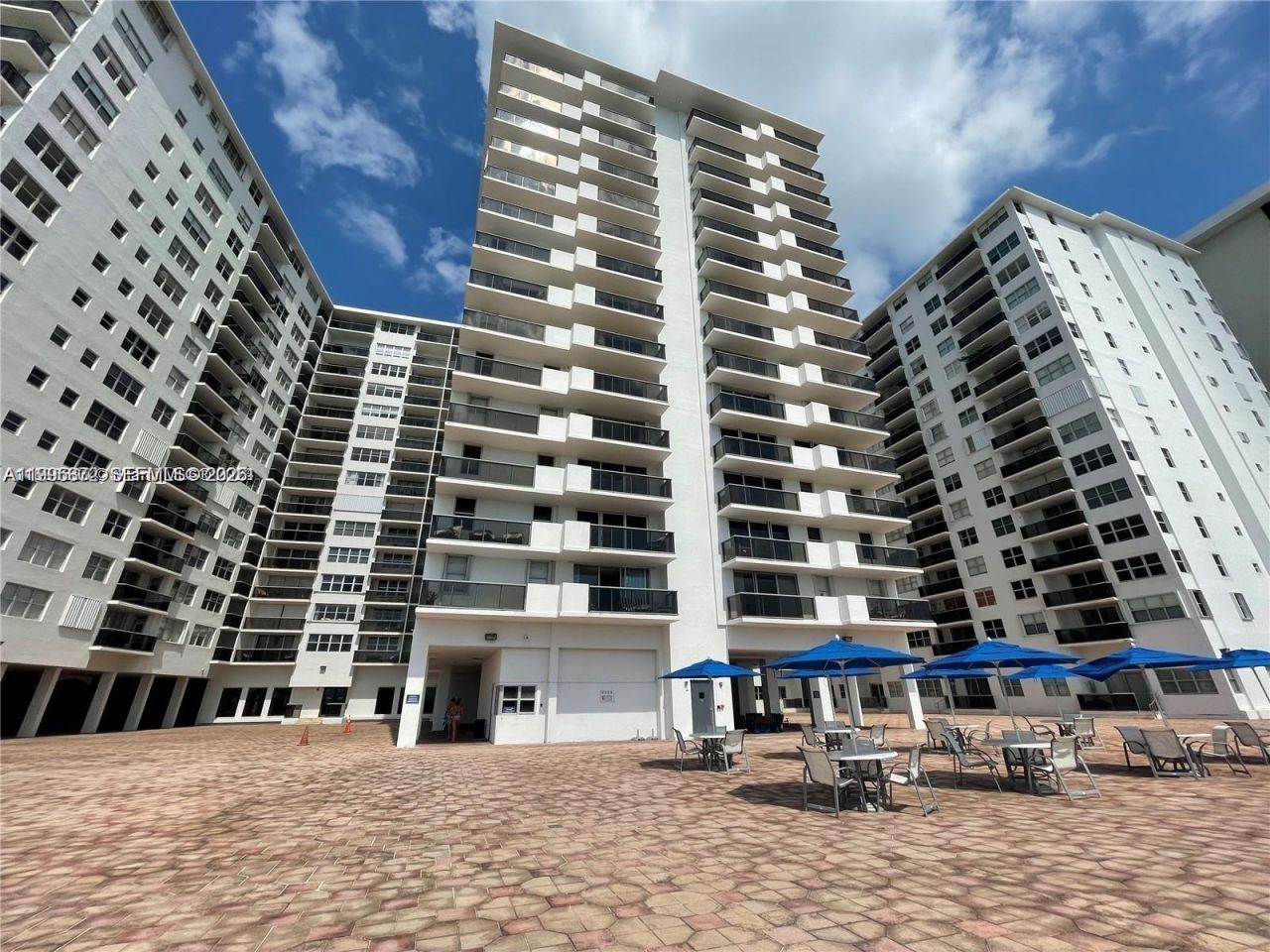 6039 Collins Ave, Unit 407, Miami Beach, FL 33140 Photo